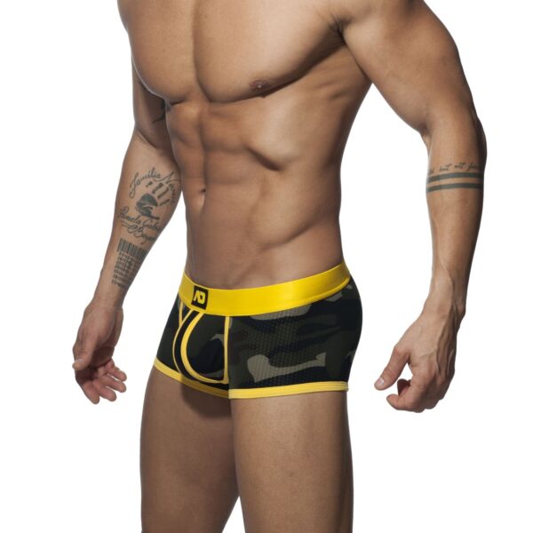 Boxer taille basse sexy et tendance en tissu doux de type mesh, respirant, impression camouflage et bandes contrastées jaunes