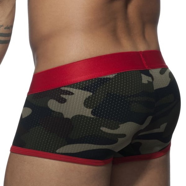 Boxer taille basse en tissu doux de type mesh, respirant, impression camouflage et bandes contrastées rouges