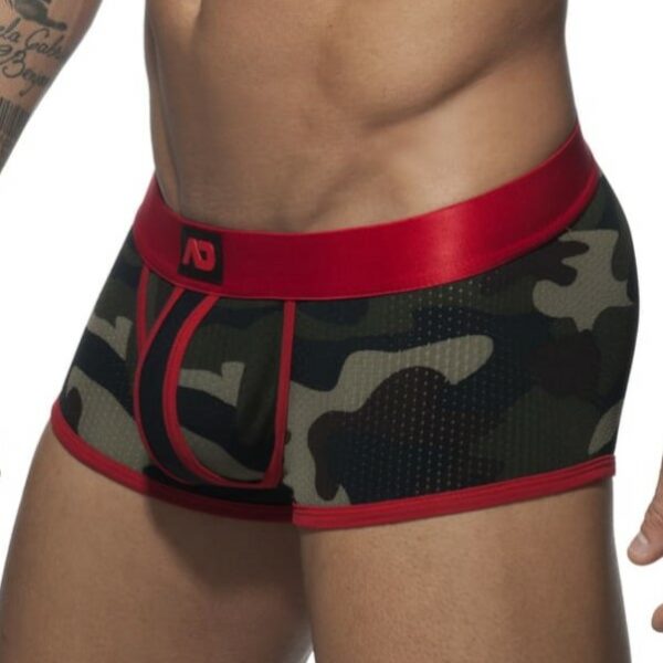 Boxer taille basse en tissu doux de type mesh, respirant, impression camouflage et bandes contrastées rouges