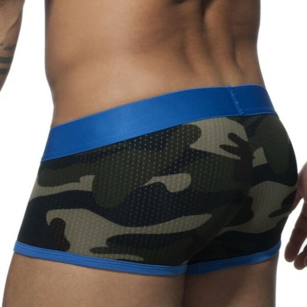 Boxer taille basse en tissu doux de type mesh, respirant, impression camouflage et bandes contrastées bleues