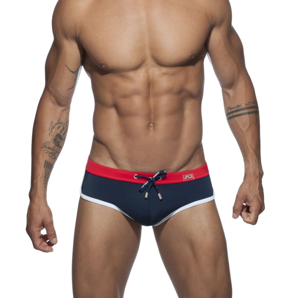 Slip de bain bleu marine ceinture rouge